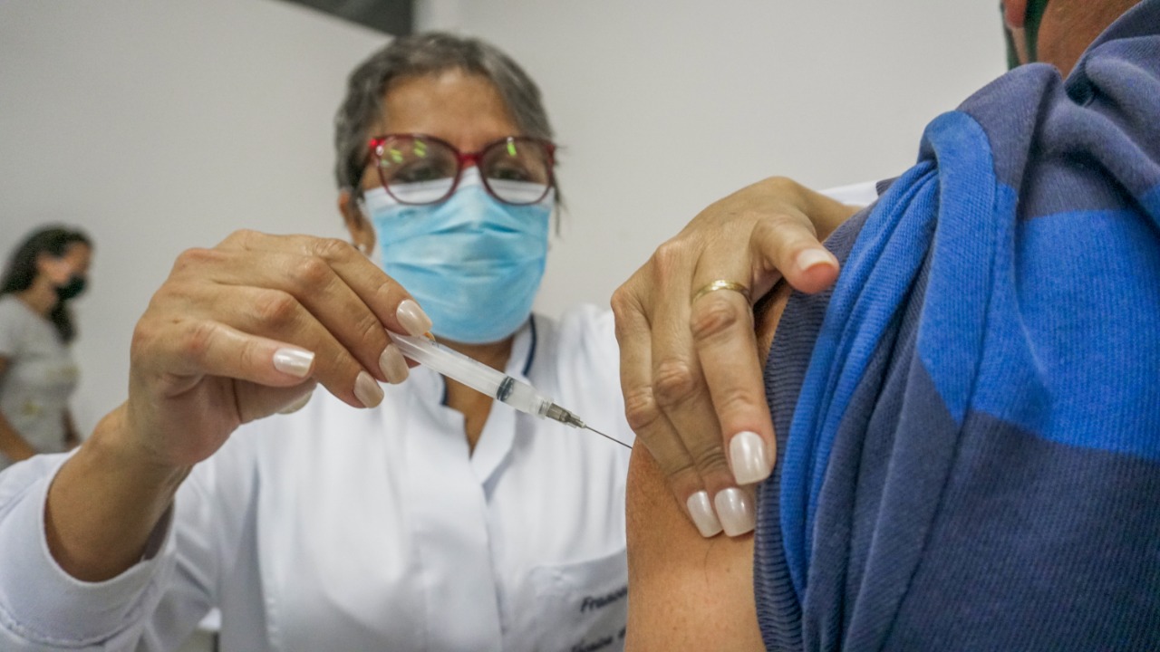 Corujão da Vacina contra a Covid-19 atende  mais de 500 pessoas em Bertioga