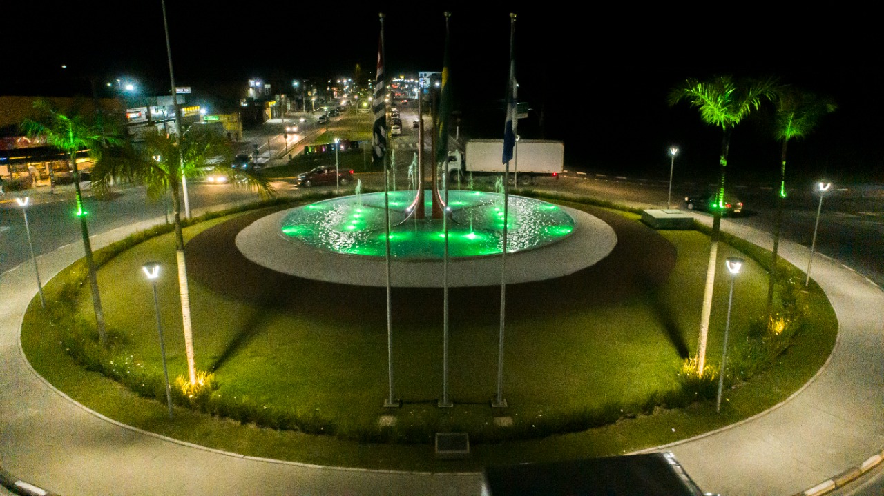 Praça dos Emancipadores recebe iluminação especial para conscientizar sobre importância da saúde bucal
