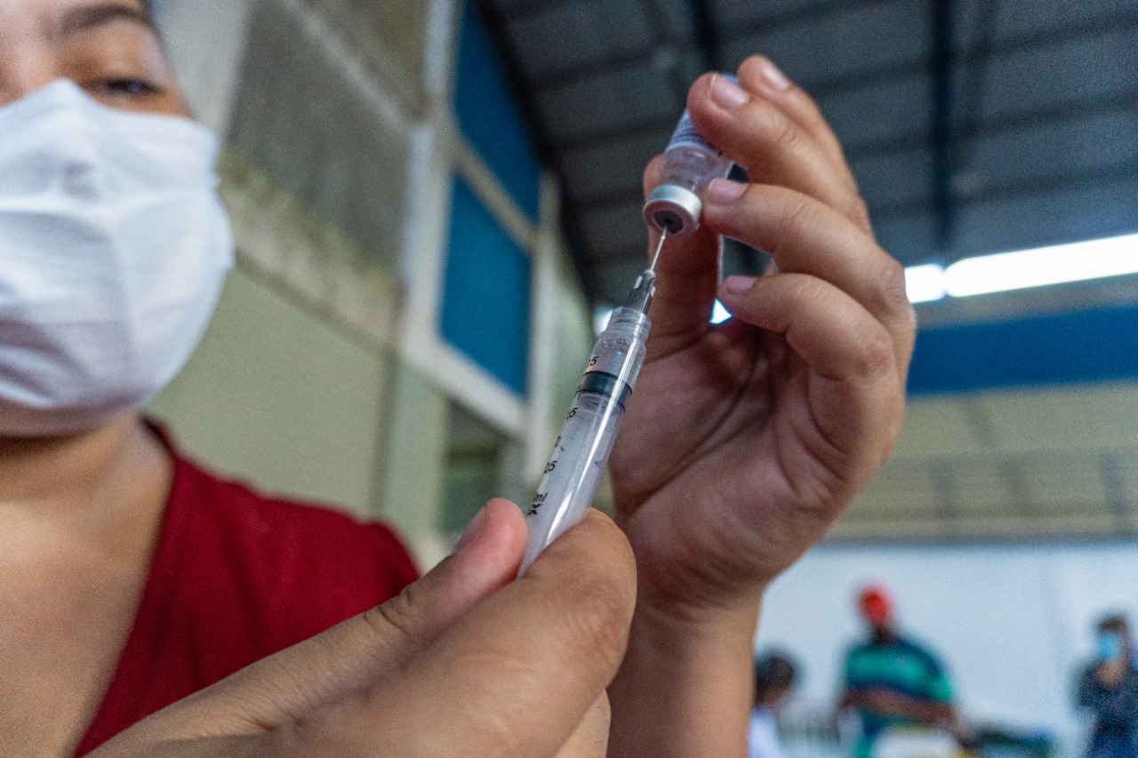 Bertioga atinge mais de 70% da população adulta vacinada