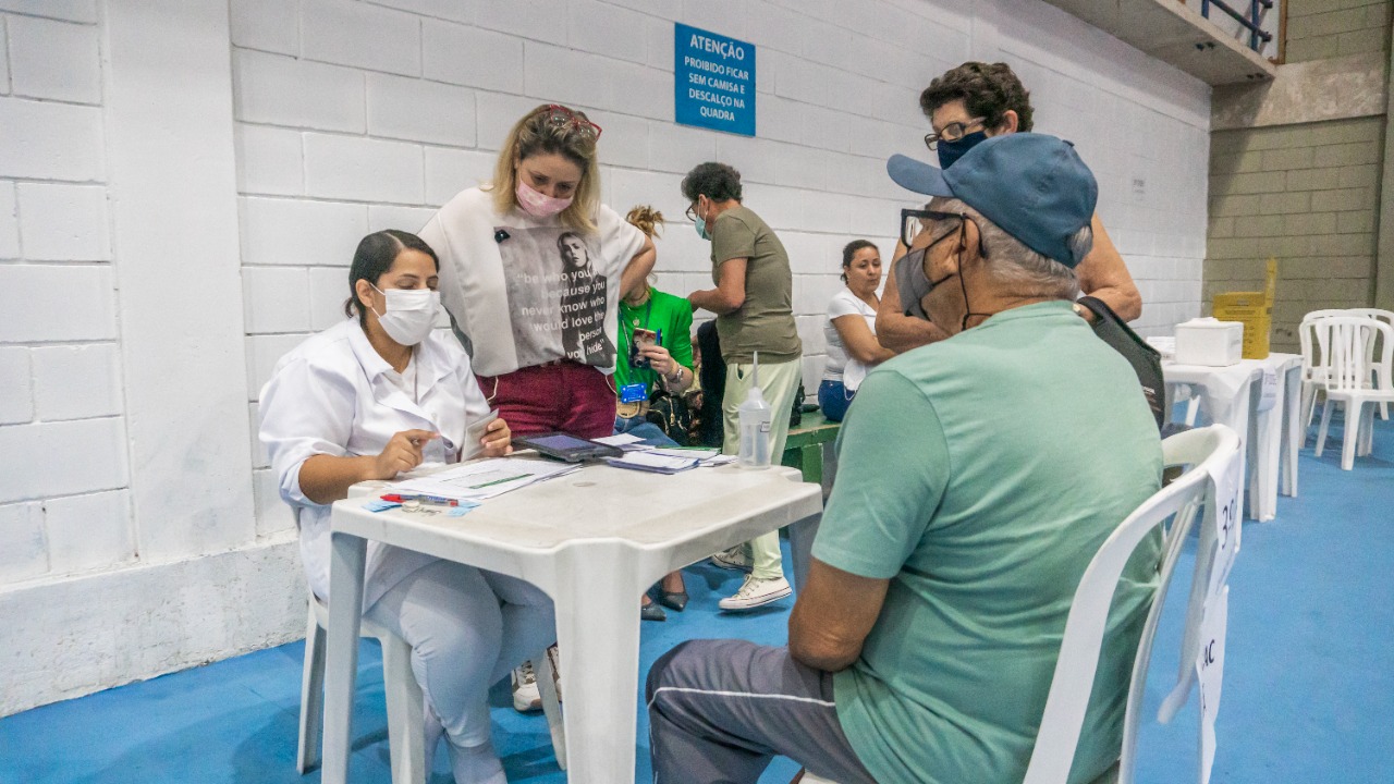 Bertioga inicia vacinação de idosos com 70 anos ou mais com a 3ª dose neste sábado (25)