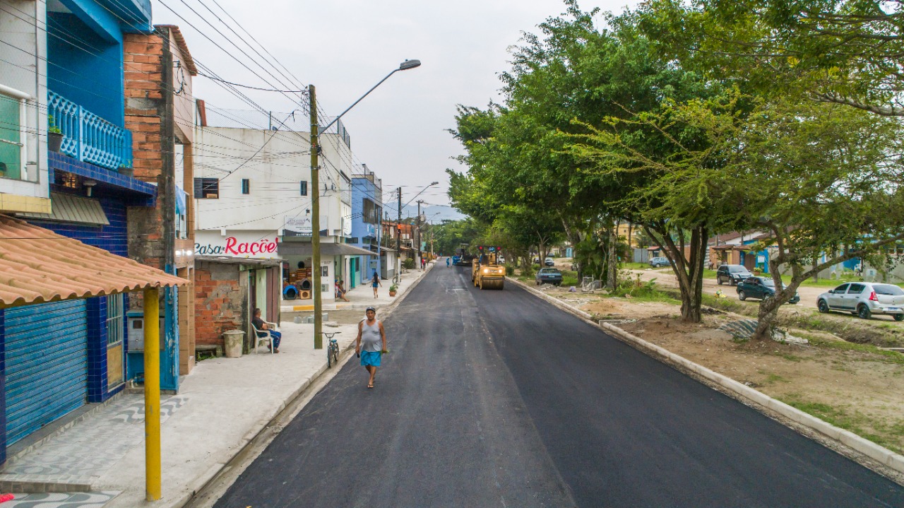 Novo trecho da Avenida Lucas da Cruz Carvalho recebe pavimentação