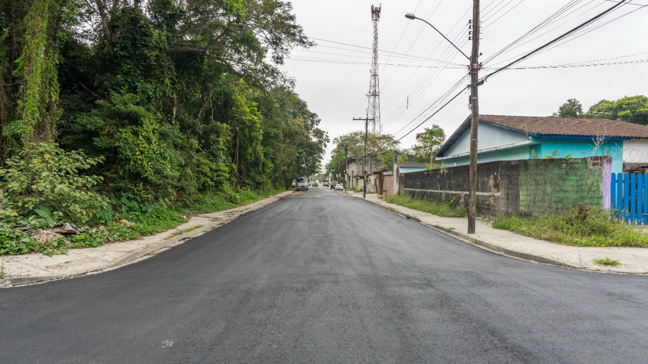 Prefeitura pavimenta Augusto Ribeiro Pacheco, no Jd. Raphael, e anuncia novos investimentos para o bairro