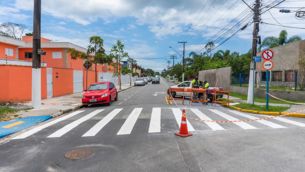 Trecho da Rua Manoel Gajo, em Bertioga, tem sentido alterado