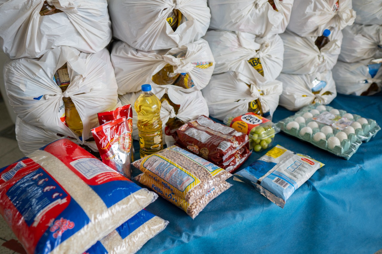 10.500 kits de alimentos são entregues aos alunos da rede municipal e estadual de Bertioga