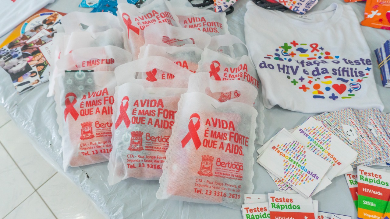 Prefeitura de Bertioga distribui kits de preservativos e panfletos informativos durante feriado de Carnaval