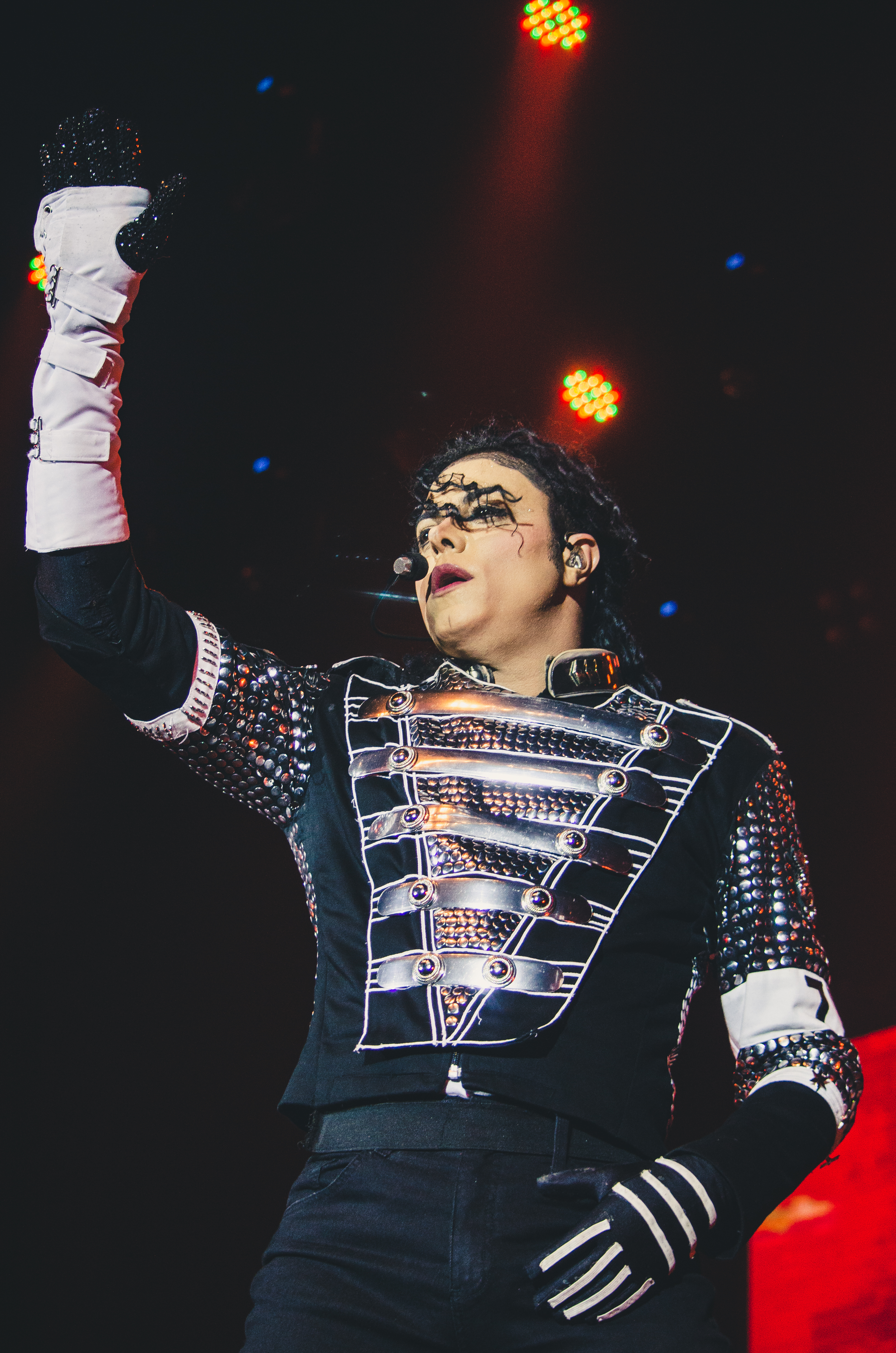 Rodrigo Teaser faz show tributo a Michael Jackson em Bertioga neste sábado (12)