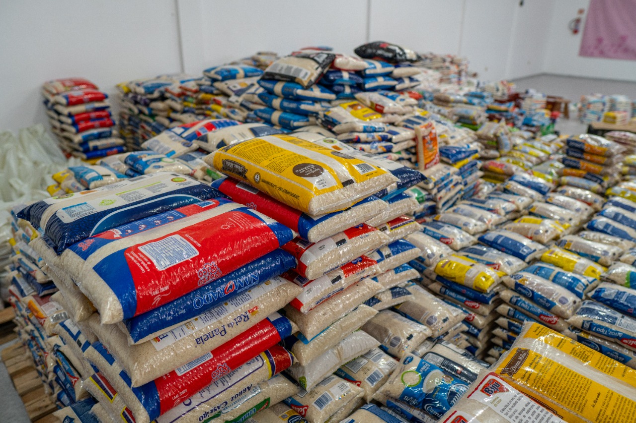 Fundo Social de Bertioga entrega kits de alimentos às famílias em vulnerabilidade social