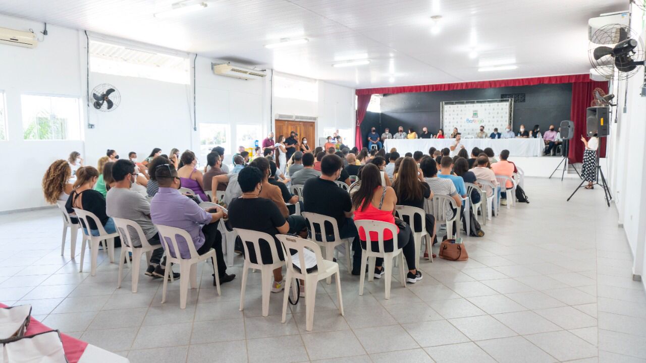 Novos servidores municipais concursados tomam posse em Bertioga