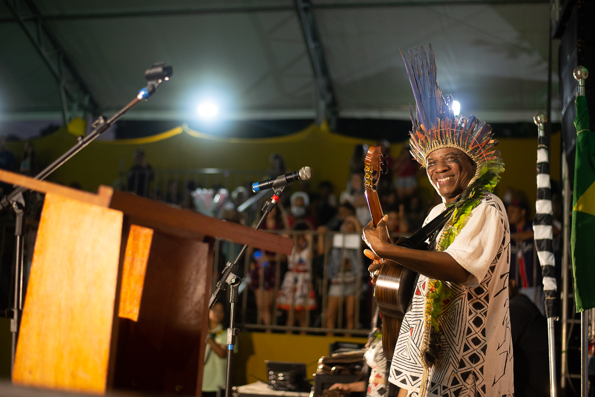 Hino Nacional em Tupi-Guarani encanta público na abertura do Festival Indígena de Bertioga