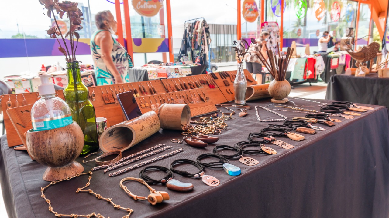 Feiras de Economia Solidária e de Artesanato acontecem na Tenda de Eventos durante Festival Indígena