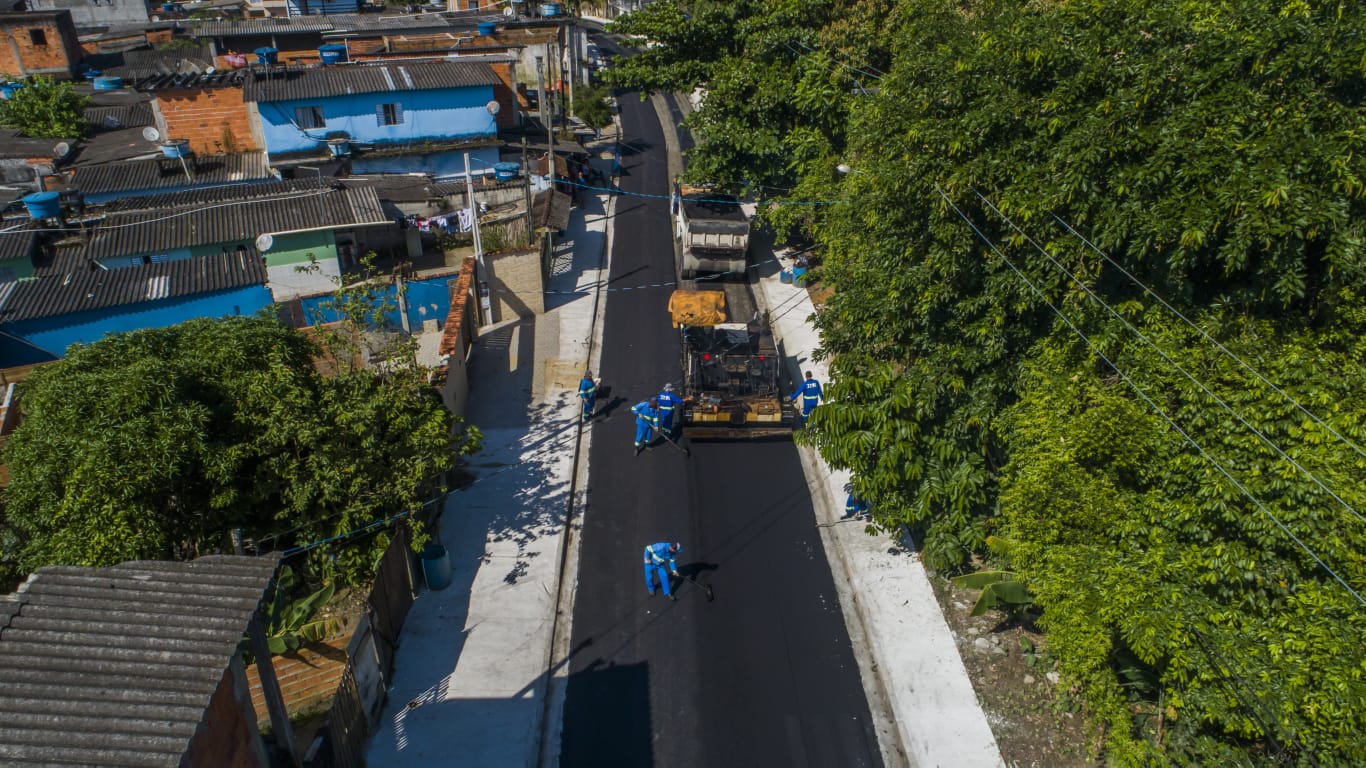 Prefeitura de Bertioga leva asfalto a diversas ruas do Rio da Praia