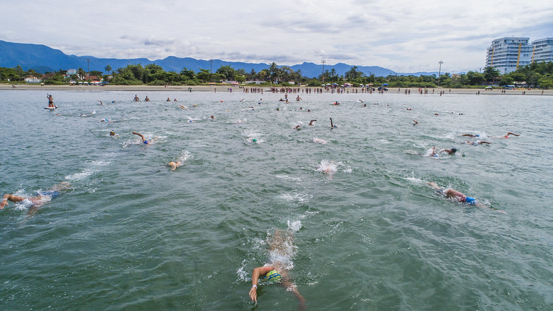 Triman Triathlon anima as areias da Praia da Enseada, em Bertioga, no domingo (24