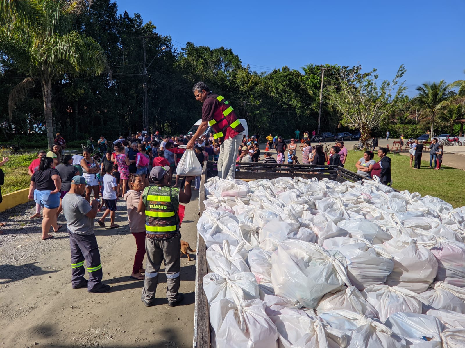 Fundo Social entrega kits de alimentos a famílias em vulnerabilidade do Guaratuba