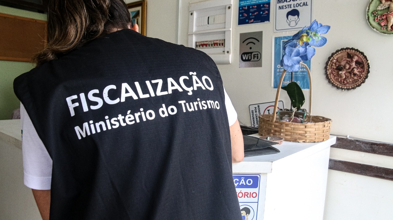Fiscais de Bertioga e Ministério do Turismo vistoriam hotéis e pousadas do Município
