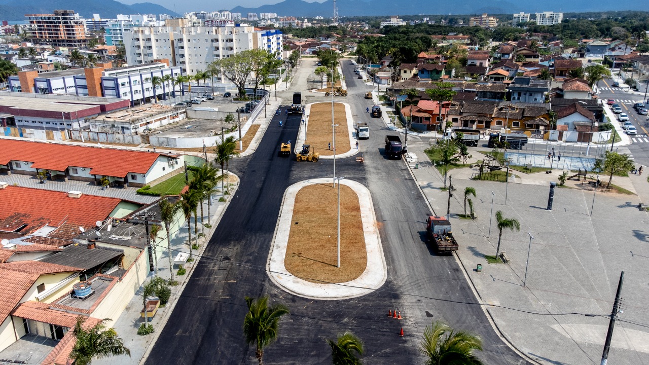 Avenida Ney Moura Nehme, no Rio da Praia, recebe pavimentação