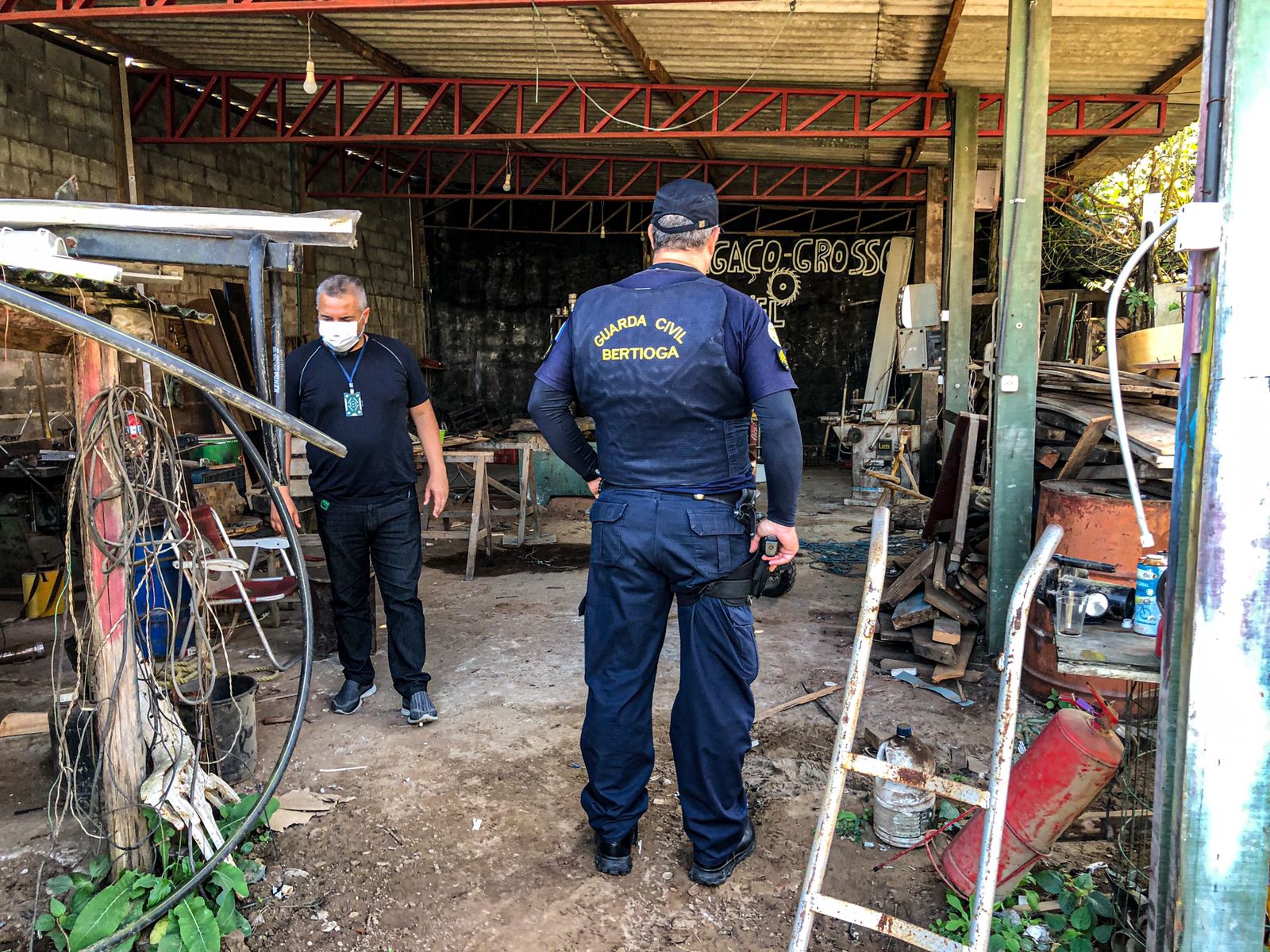 Operação Ferro-Velho fecha estabelecimento irregular em Bertioga