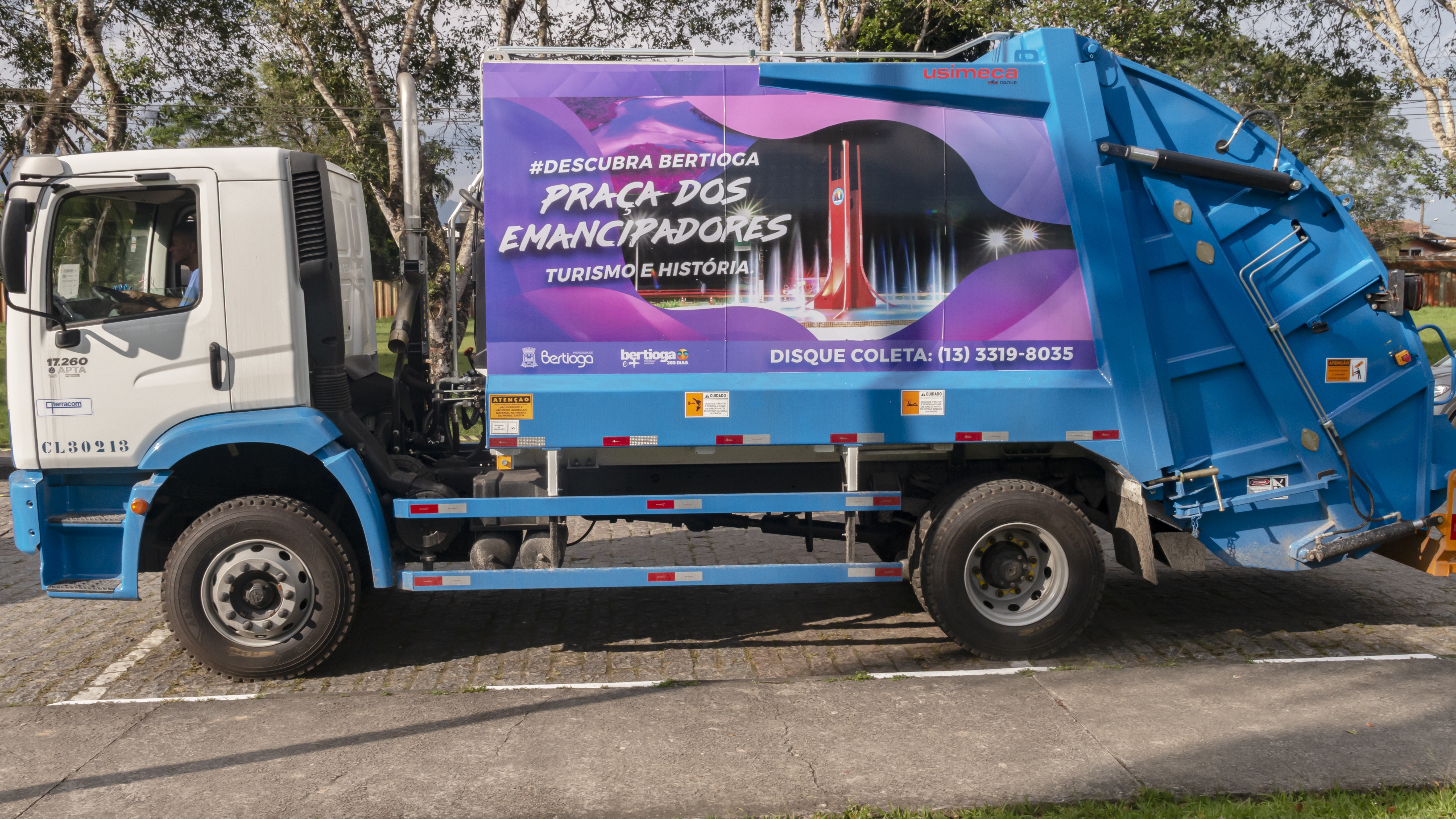 Novos caminhões reforçam coleta de lixo domiciliar em Bertioga