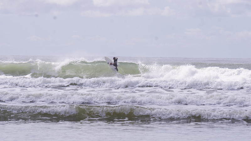 Circuito “Surf Bate e Volta” promete um show de manobras radicais na Praia da Enseada no fim de semana