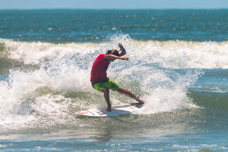 Campeonato de Surf agita Praia de Riviera neste fim de semana