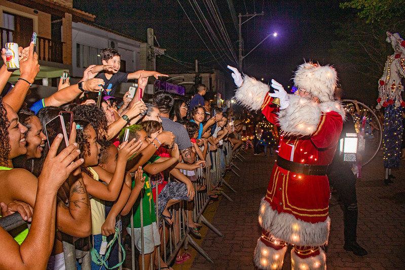 Abertura do Bertioga Cidade Natal 2022 leva milhares pessoas à Praia da Enseada