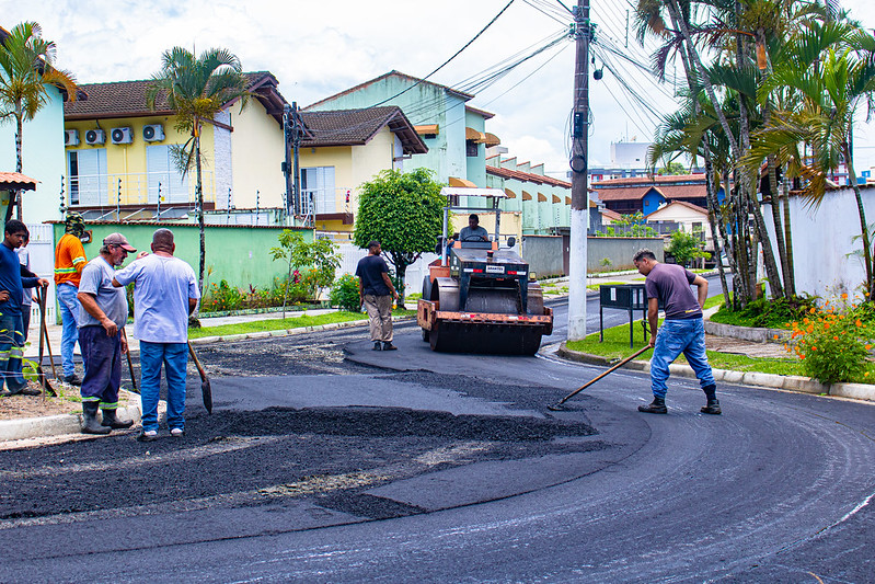 Rua 961, no Maitinga, recebe asfalto