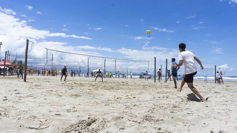 Torneio de Futevôlei agita a Praia da Enseada neste sábado (21)