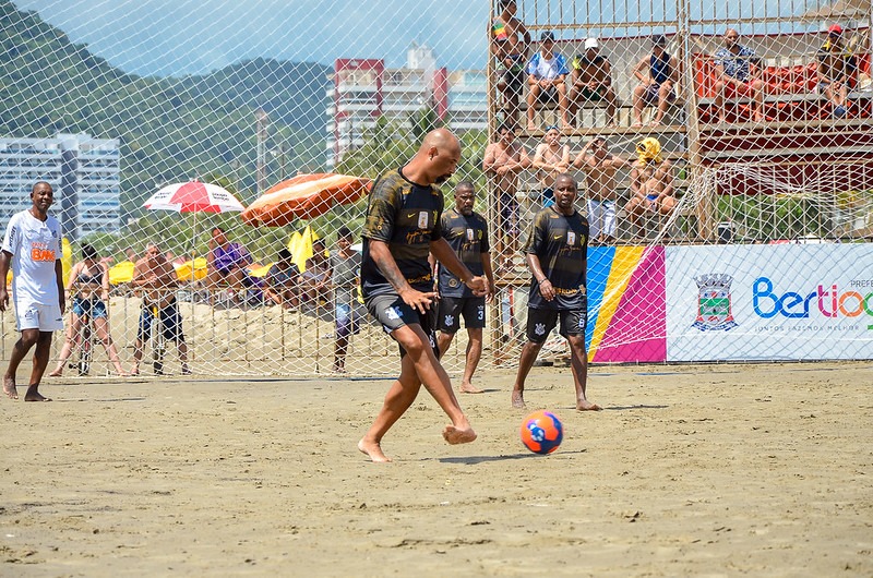 Jogo das Estrelas do Futebol acontece neste domingo (15)