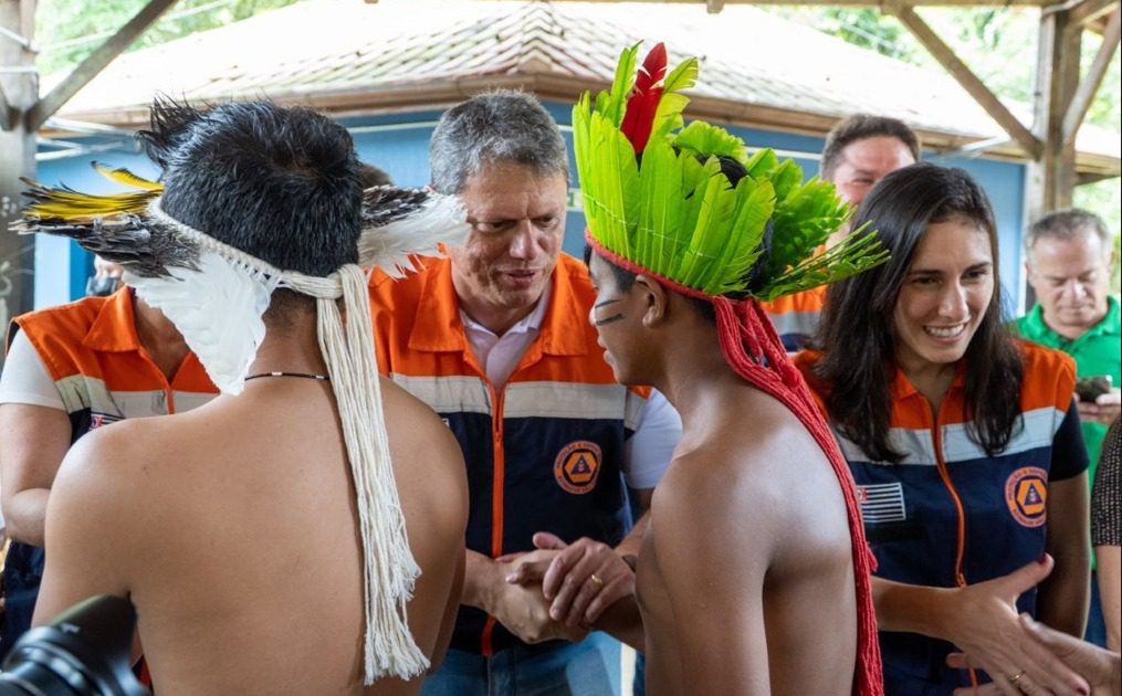 Governador de São Paulo visita Aldeia Rio Silveira em Bertioga