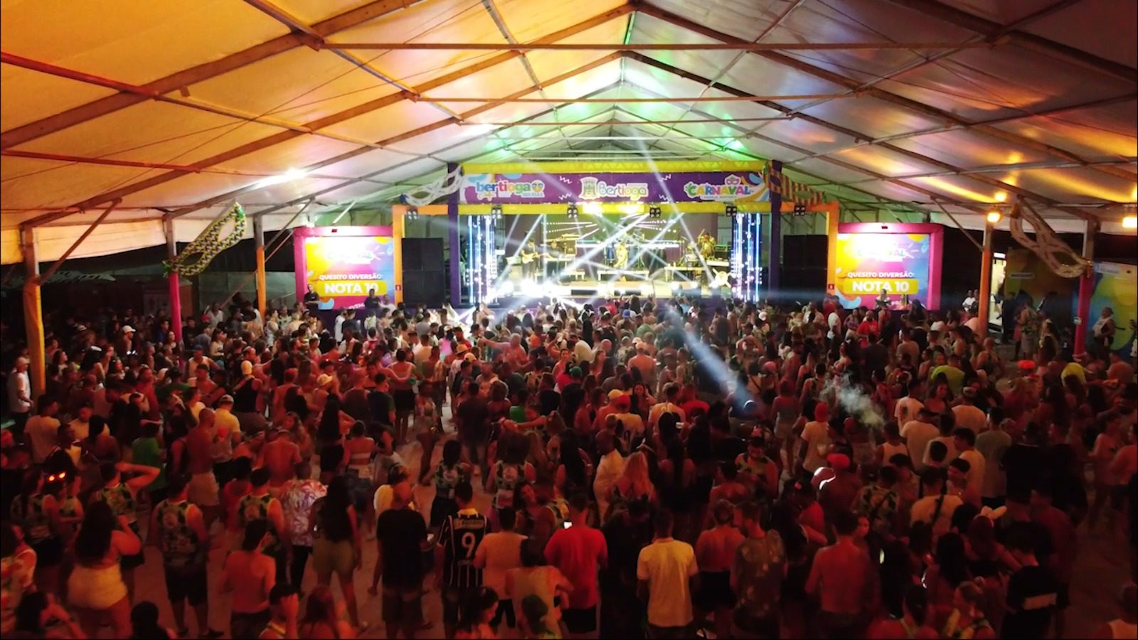 Milhares de pessoas curtem primeira noite do ‘Carnaval é + Família’ 2023