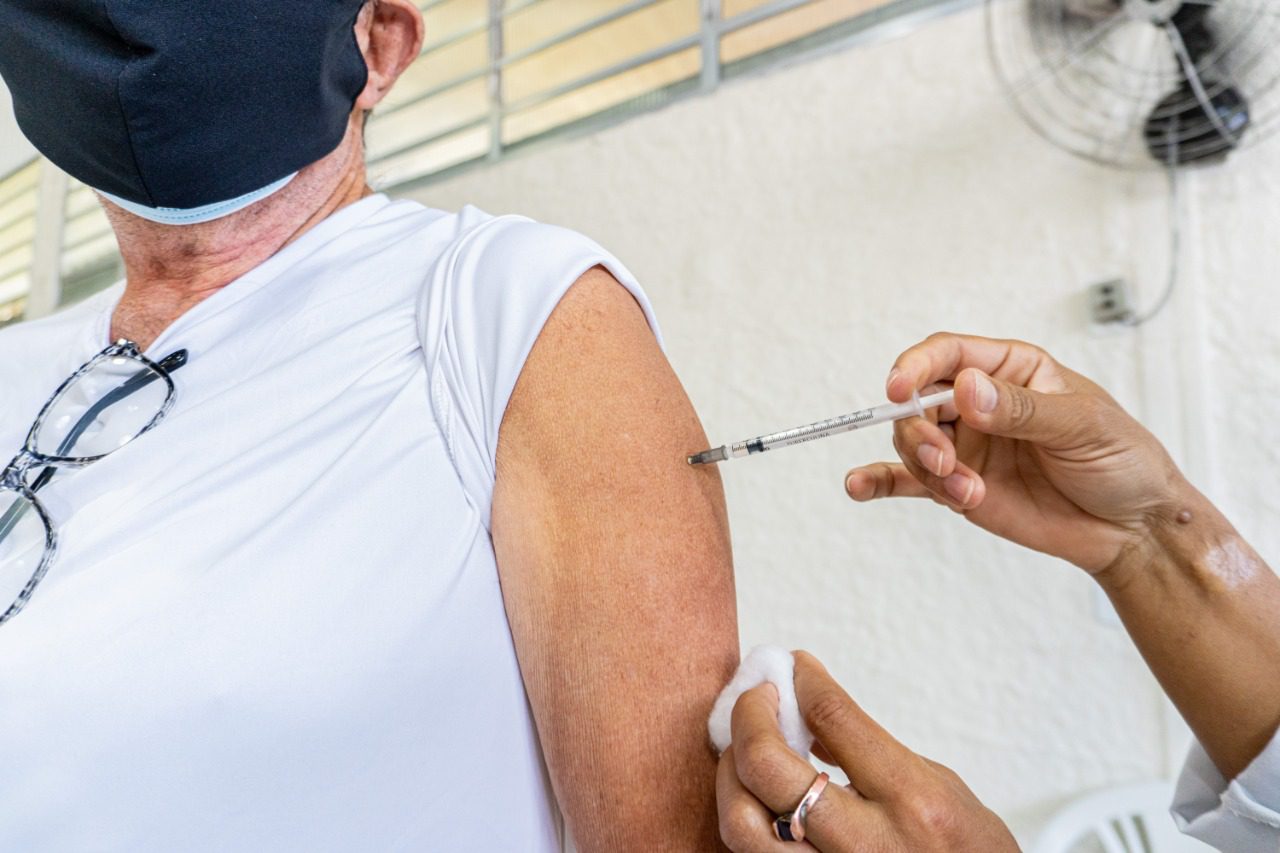 Bertioga amplia vacinação do imunizante bivalente para idosos com 60 anos ou mais