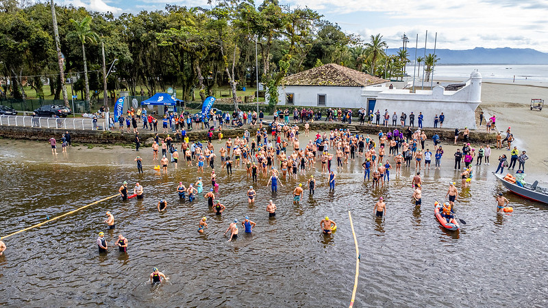 Cerca de 300 atletas participam de Ultramaratona Aquática em Bertioga neste sábado (25)