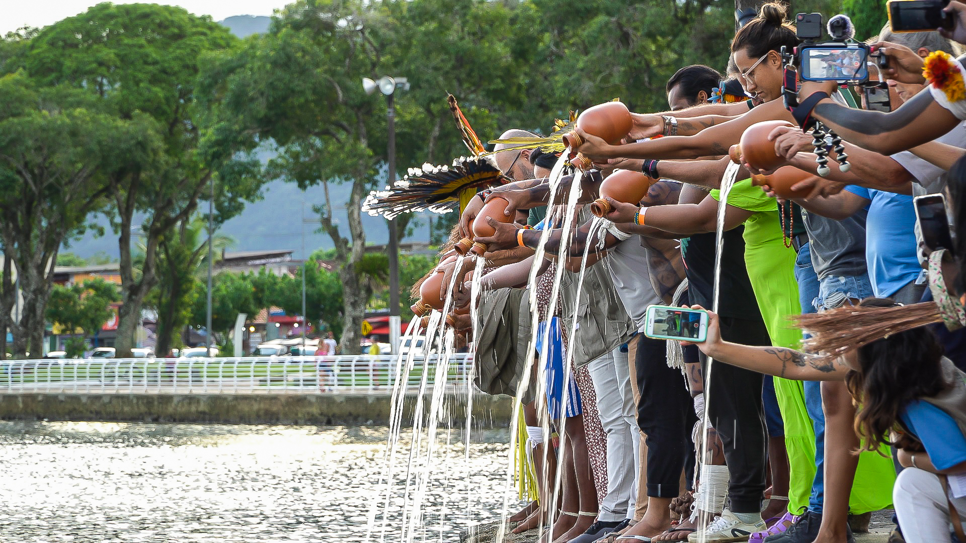 Cerimônia das Águas celebra a Década Internacional do Oceano no Festival Indígena de Bertioga
