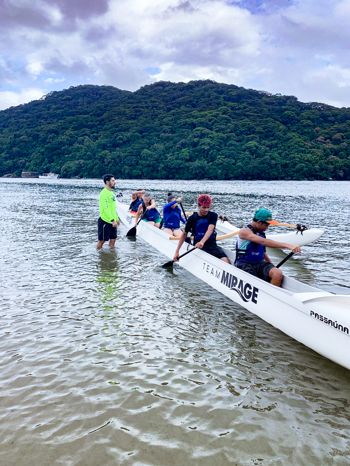 CRAS Bertioga realiza oficina de canoagem para pessoas idosas e adolescentes