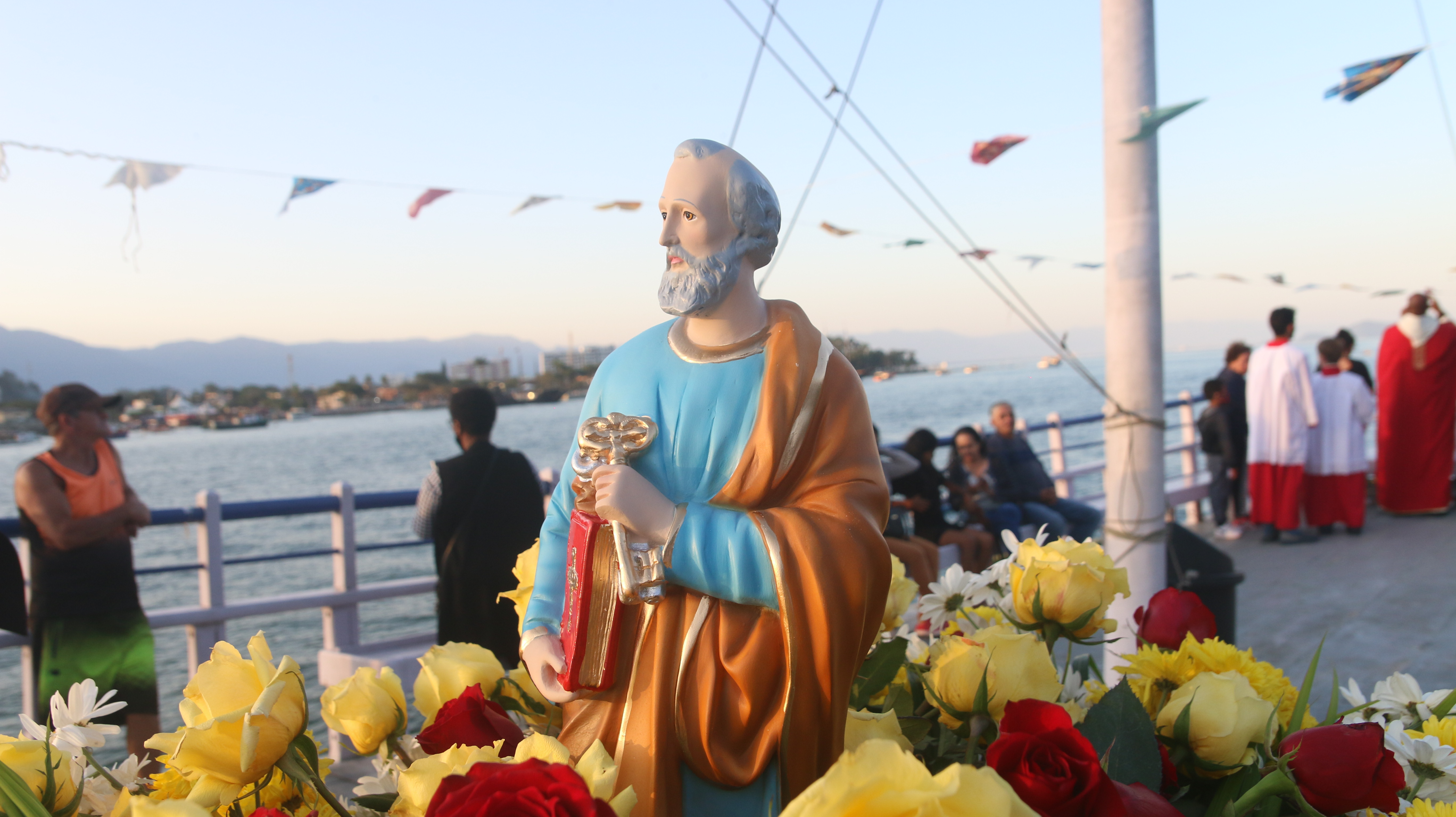 Bertioga celebra São Pedro Pescador com missas, benção dos anzóis e procissão marítima