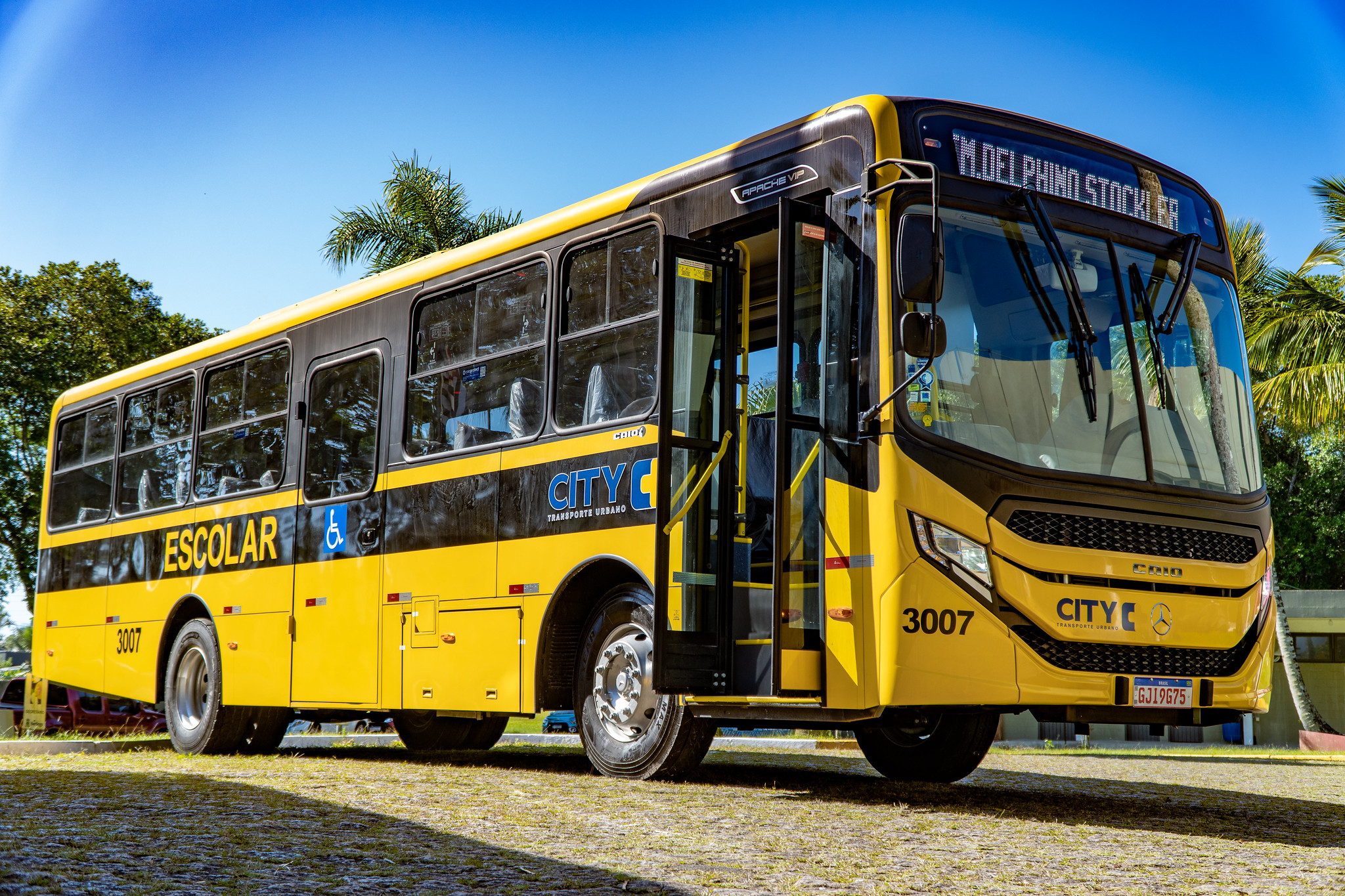 Bertioga recebe novos ônibus para itinerário escolar