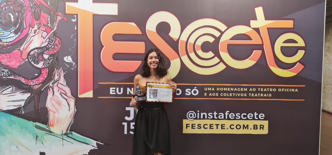 Renata Sousa, aluna de teatro da prefeitura de Bertioga conquista pódio em renomado Festival de Cenas