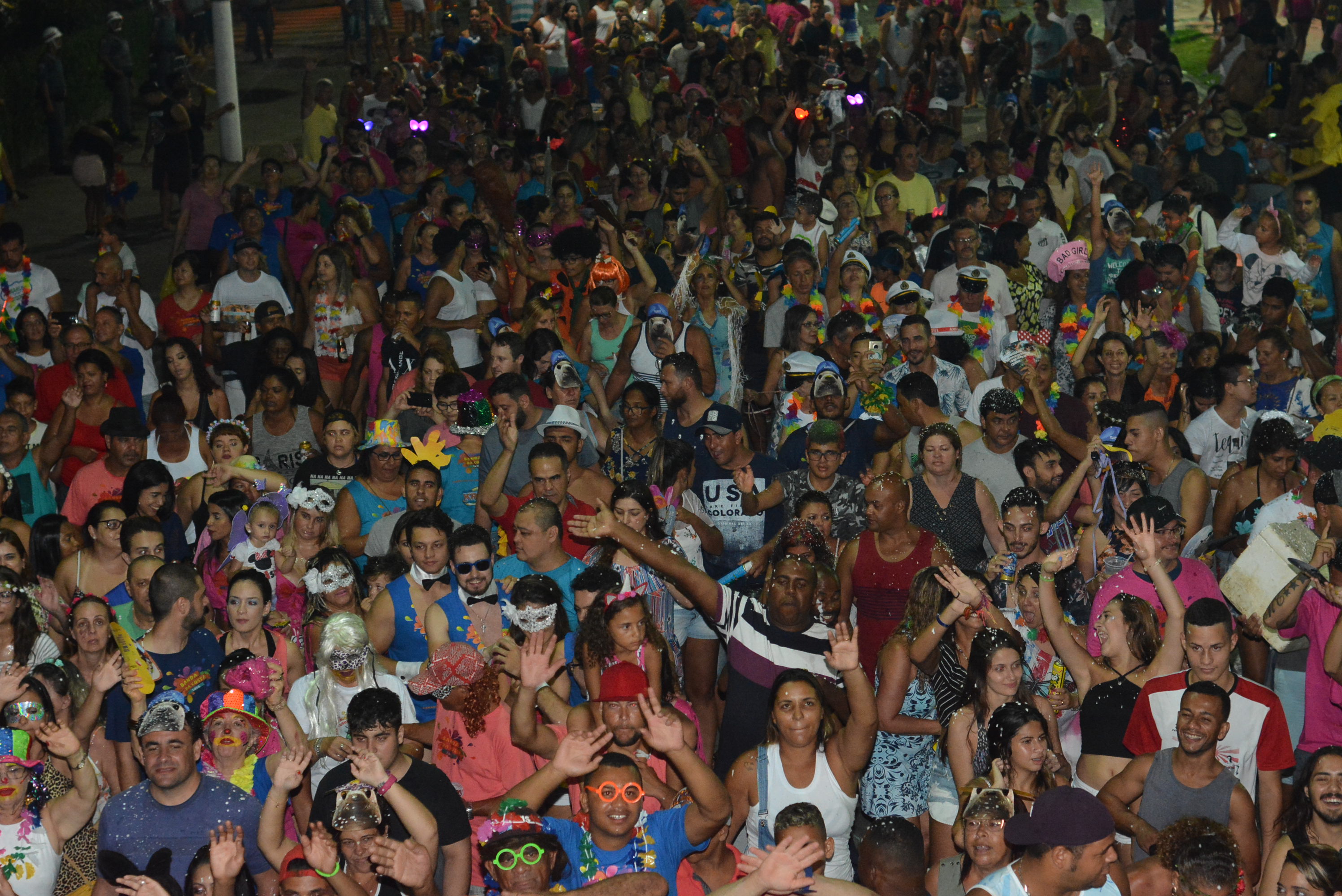 Carnaval em Bertioga é festejado com escolas de samba, bloquinhos e bailes