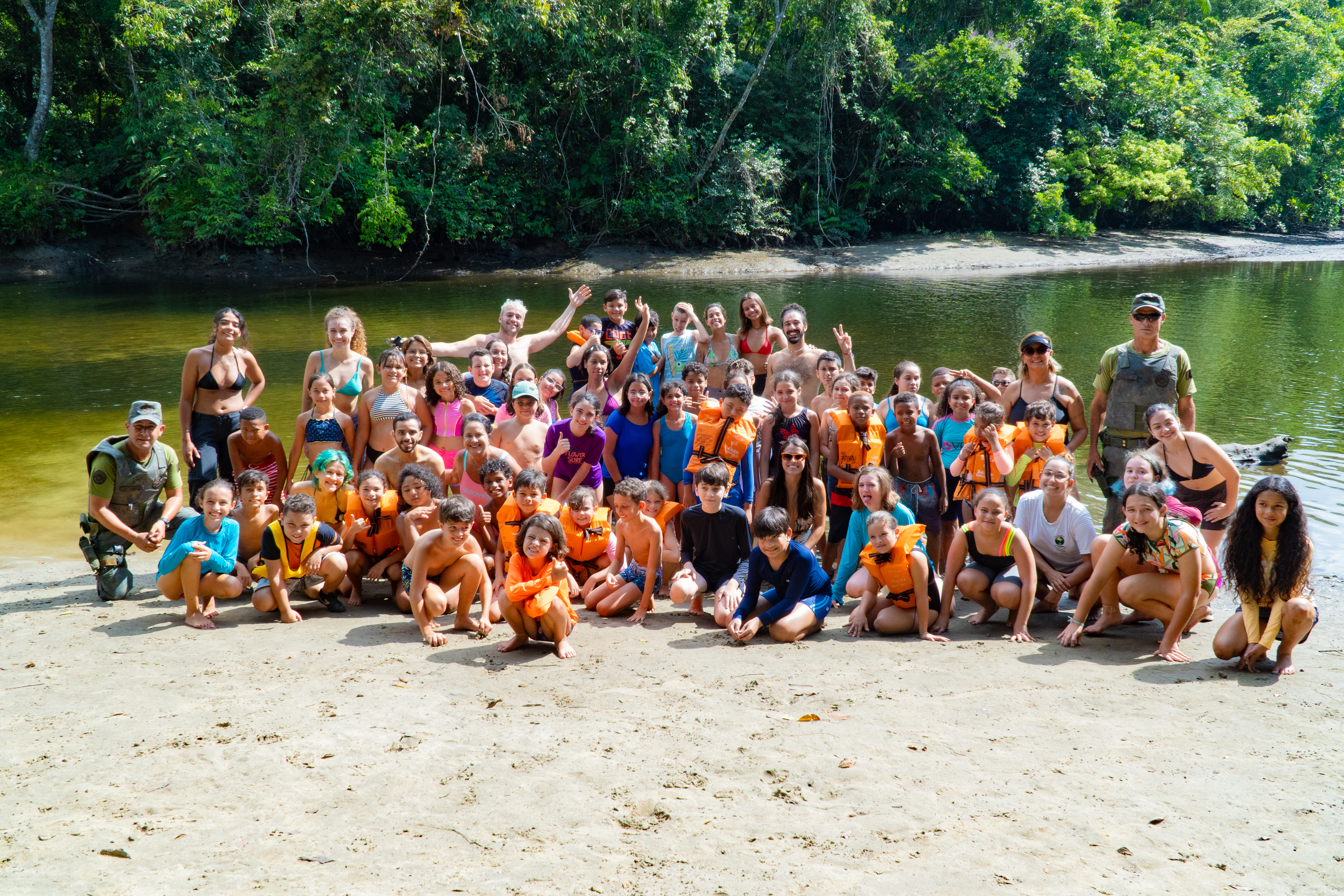 Primeira semana do curso de férias promove uma jornada educativa às margens do Rio Jaguareguava