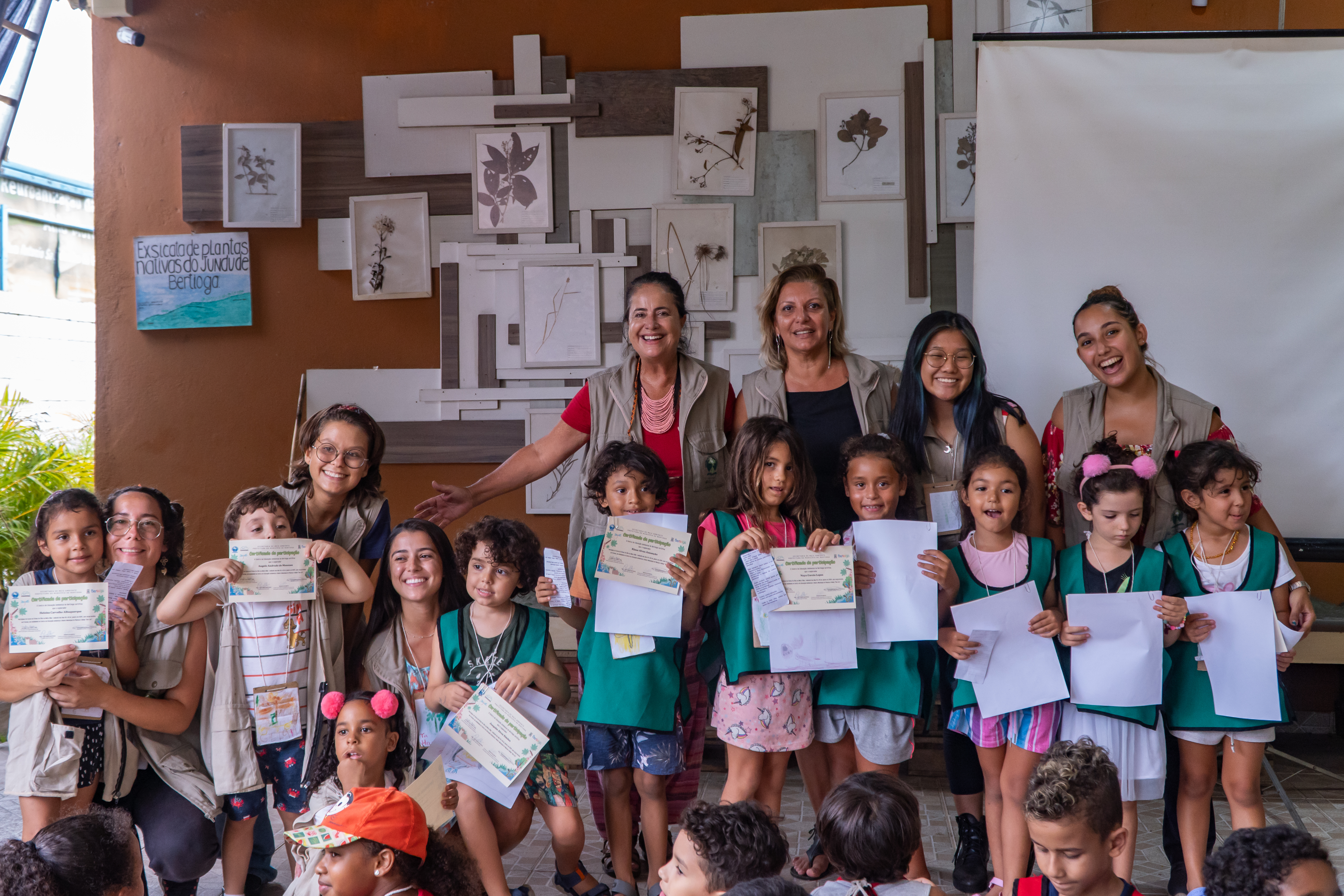 Curso de férias impacta positivamente com conhecimento e arrecadação de mais de 200 peças de roupas