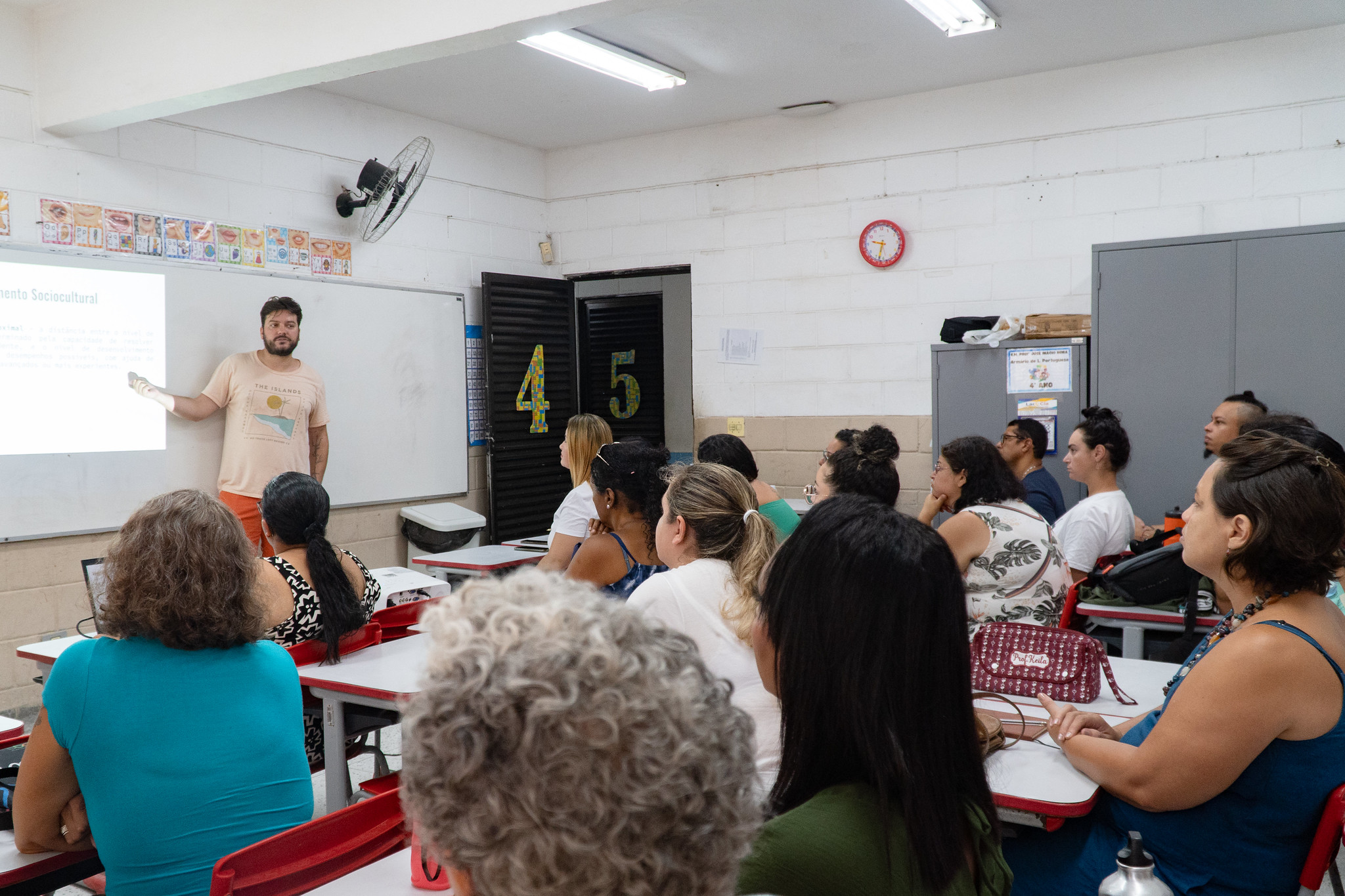 Professores da rede municipal passam por formação para a volta às aulas