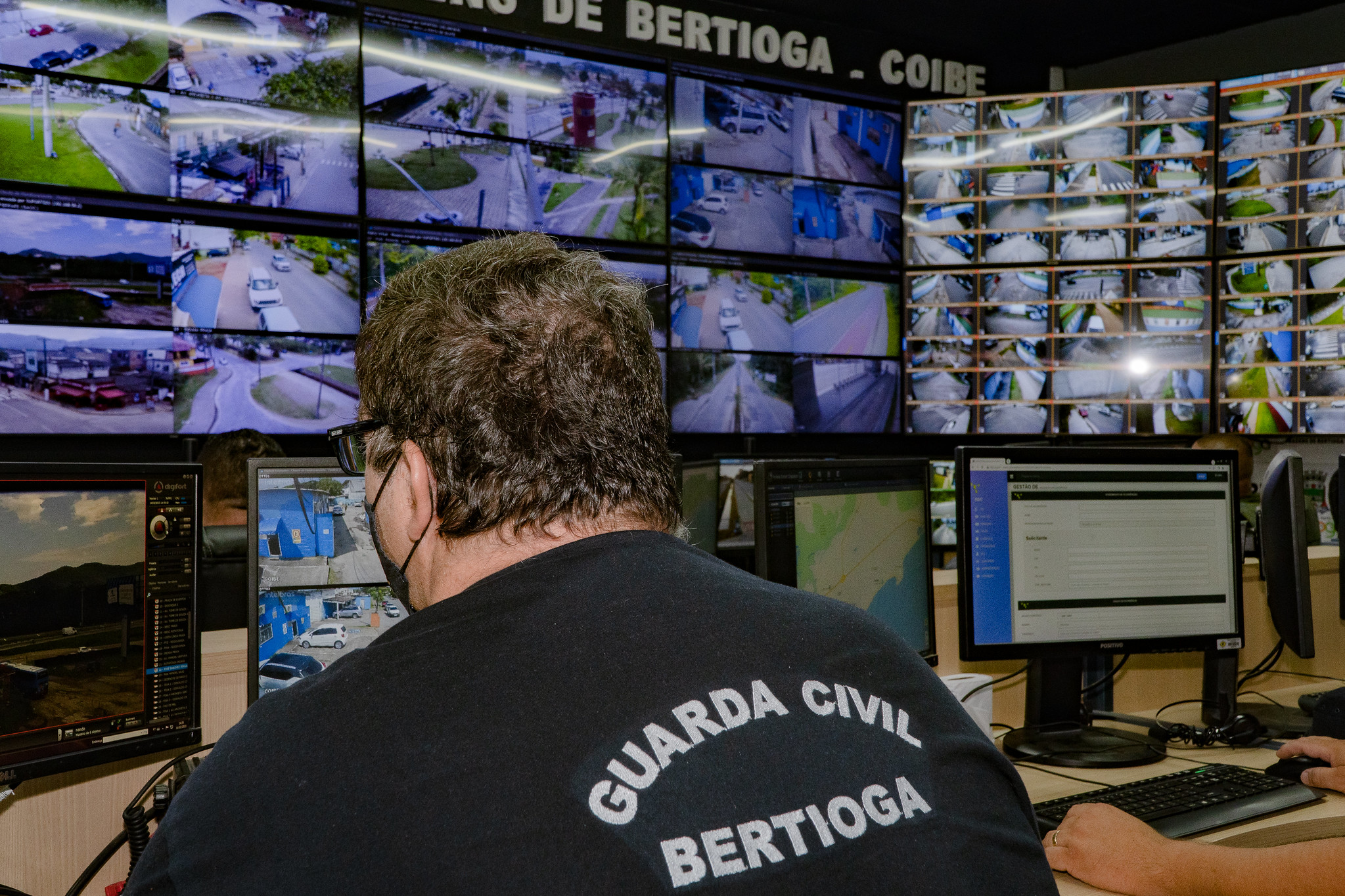 PM prende autores de roubo com auxílio de câmeras de segurança 