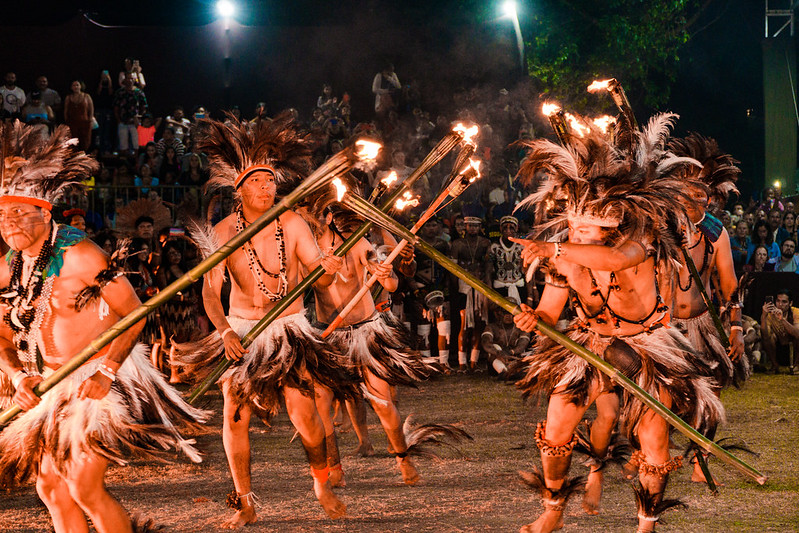 Festival indigina em Bertioga