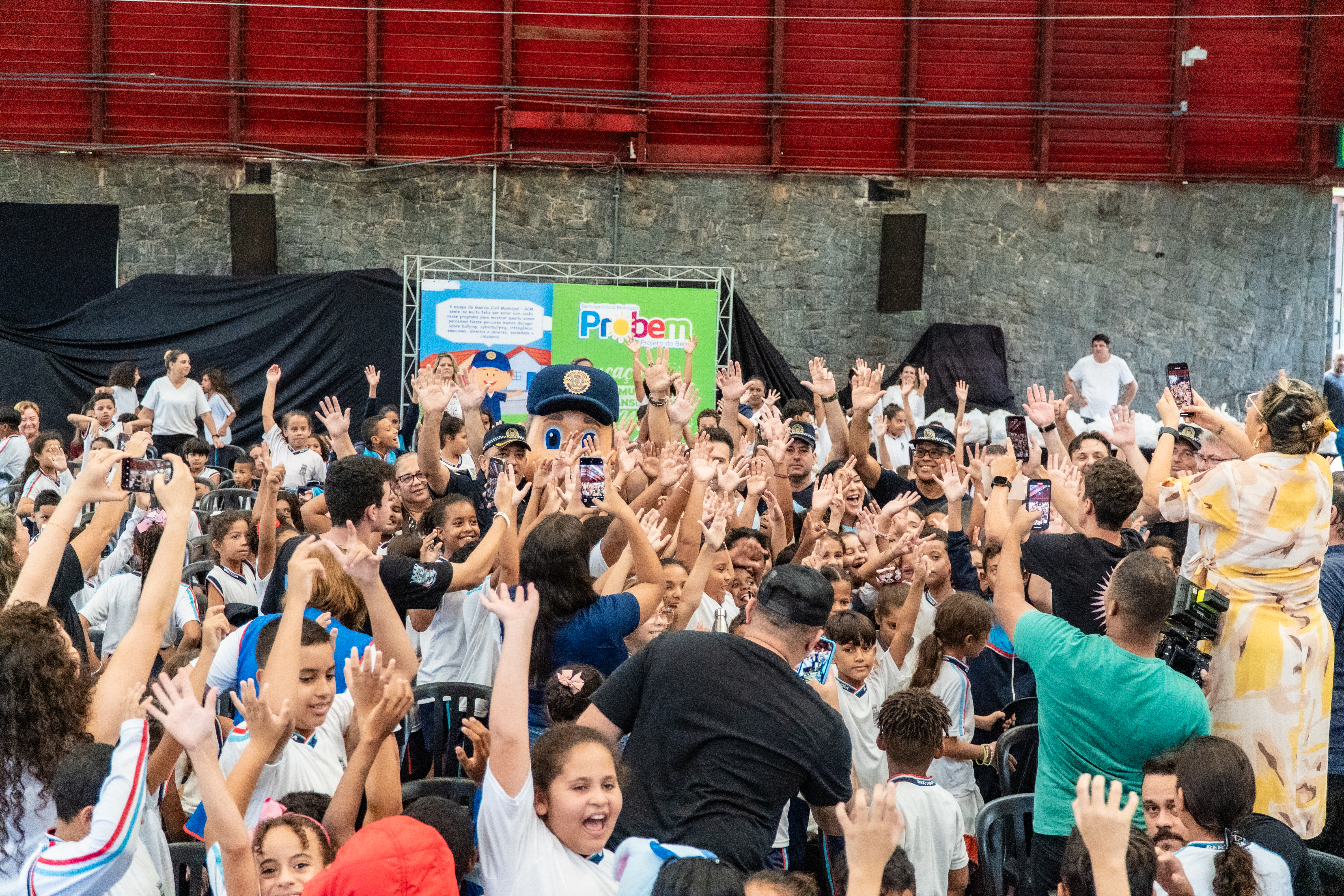 Lançamento Probem reúne quase mil alunos da rede municipal