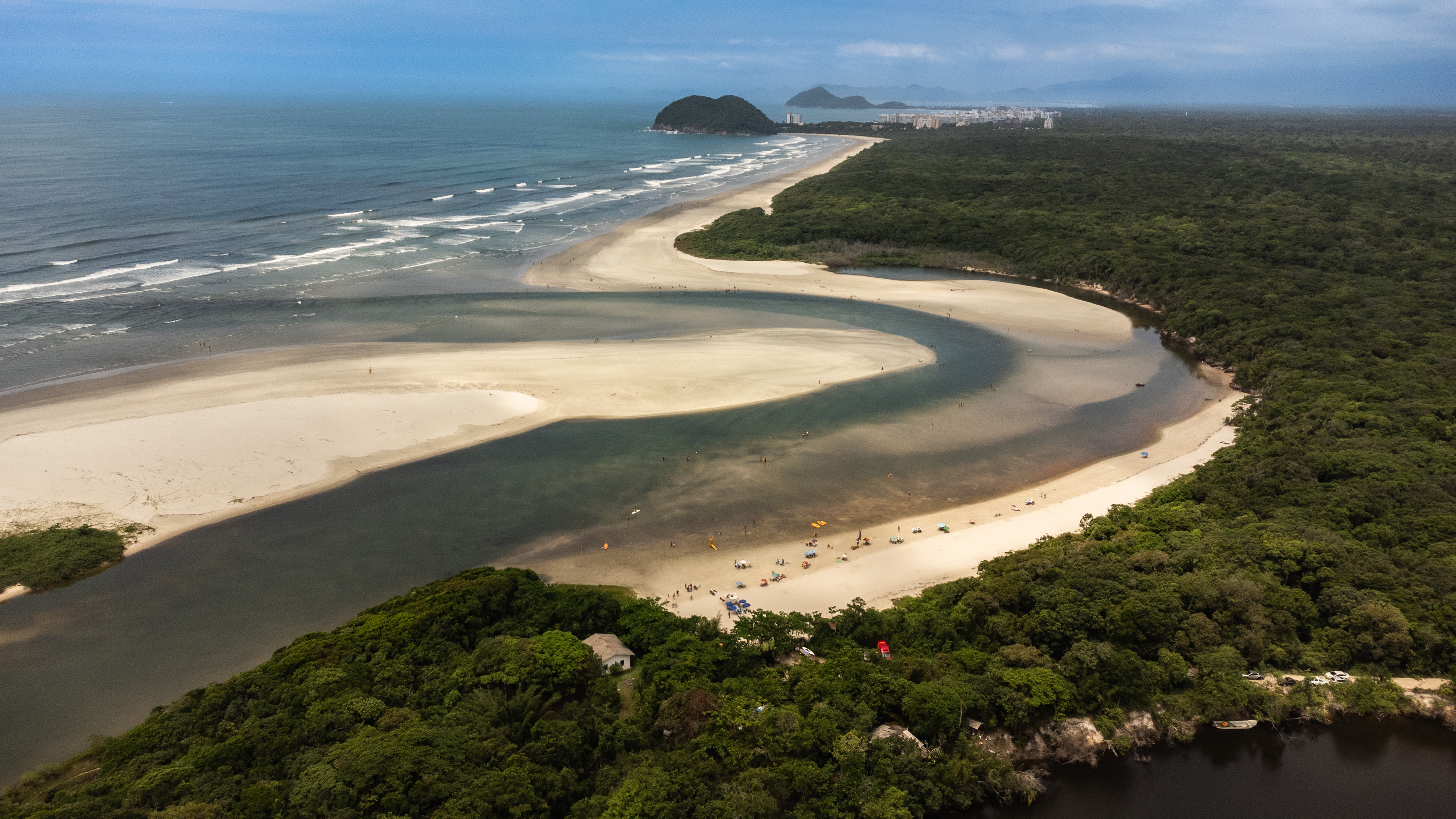 Parque Estadual Restinga de Bertioga: conservação e história na Praia de Itaguaré