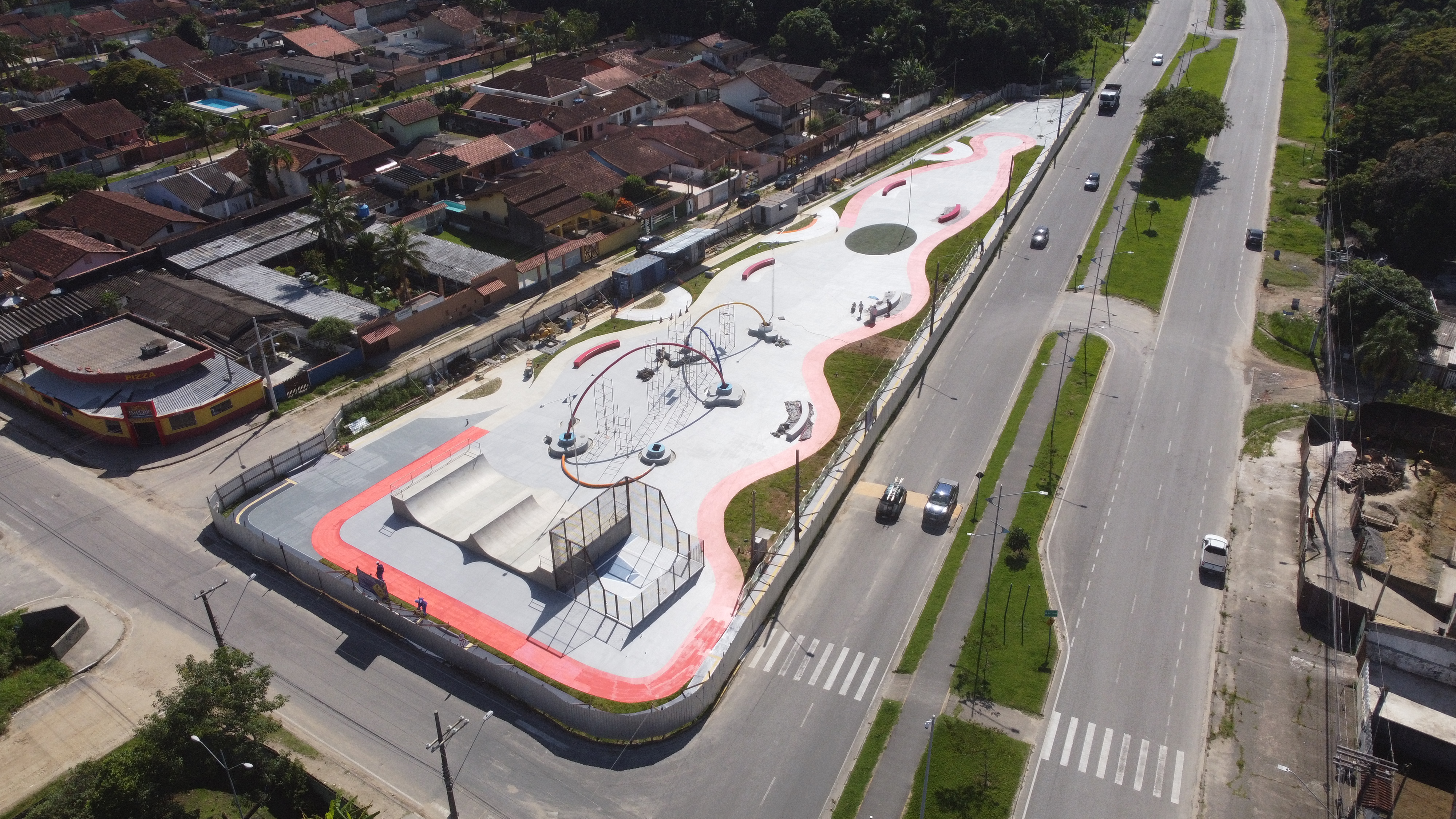 Obras da Praça Anchieta chegam à fase final e mini ramps ganham a paisagem no Vista Linda, em Bertioga (SP)