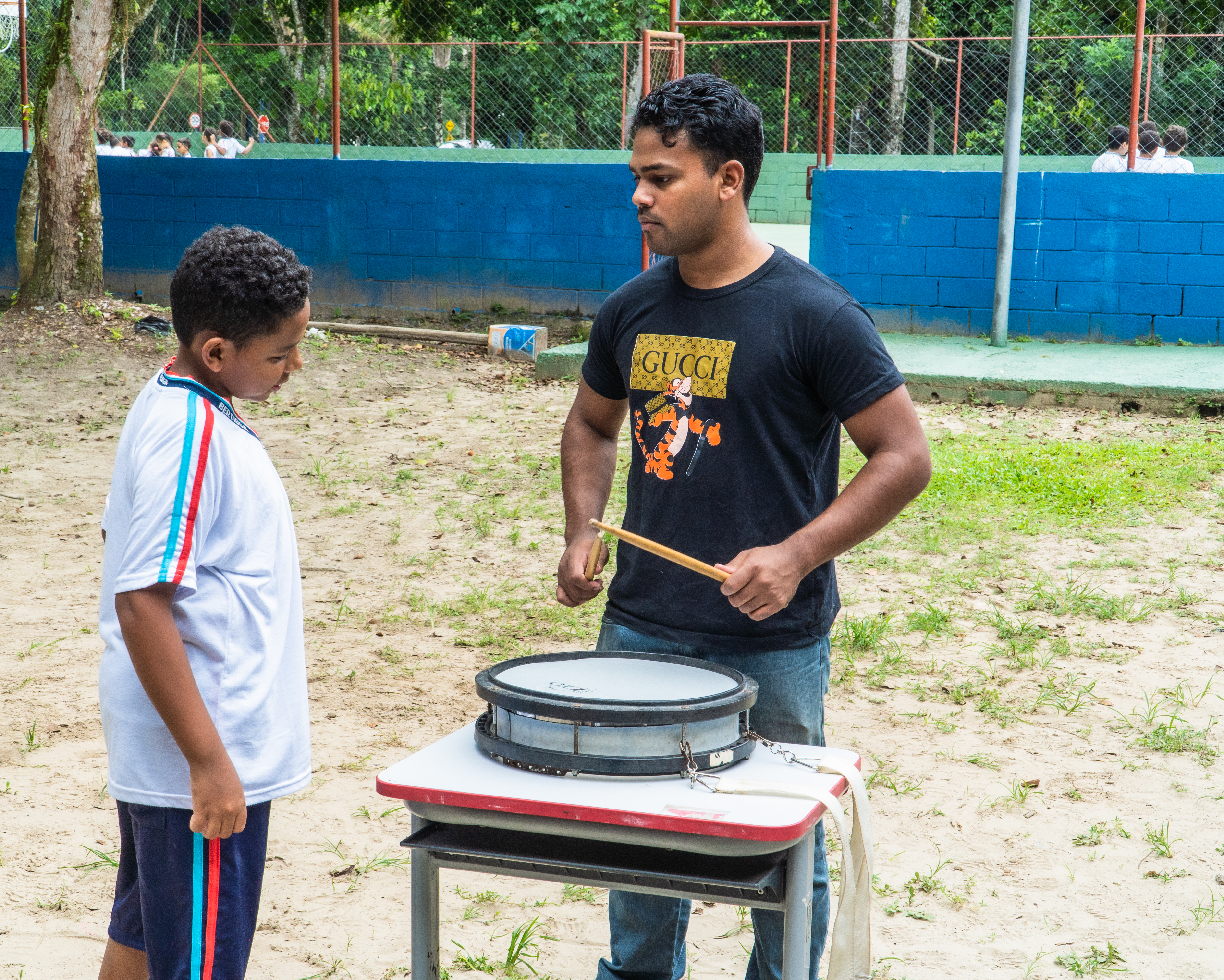 Alunos da rede municipal de Bertioga recebem aulas de musicalização infantil