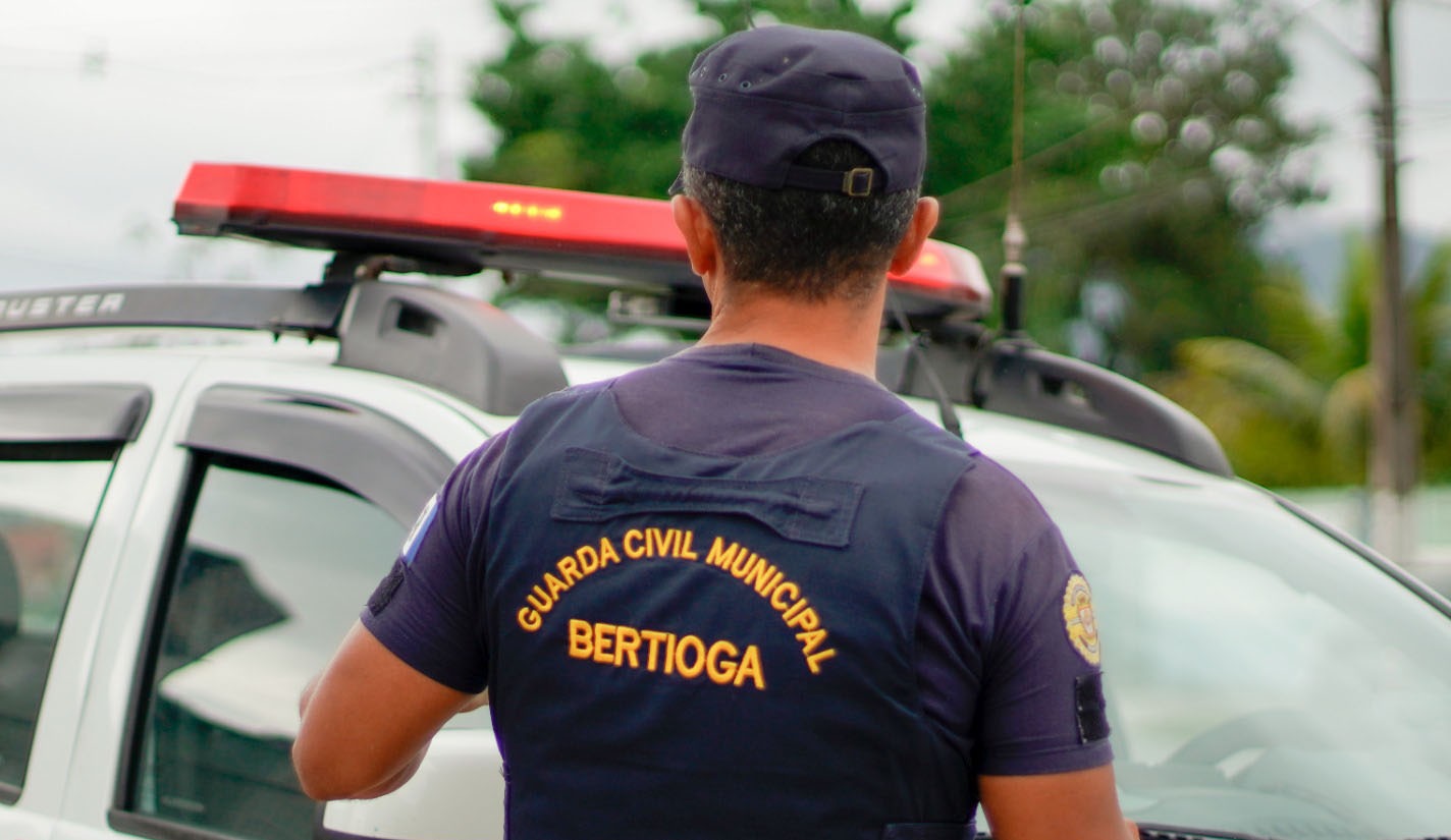 GCM recupera celular roubado no Centro de Bertioga