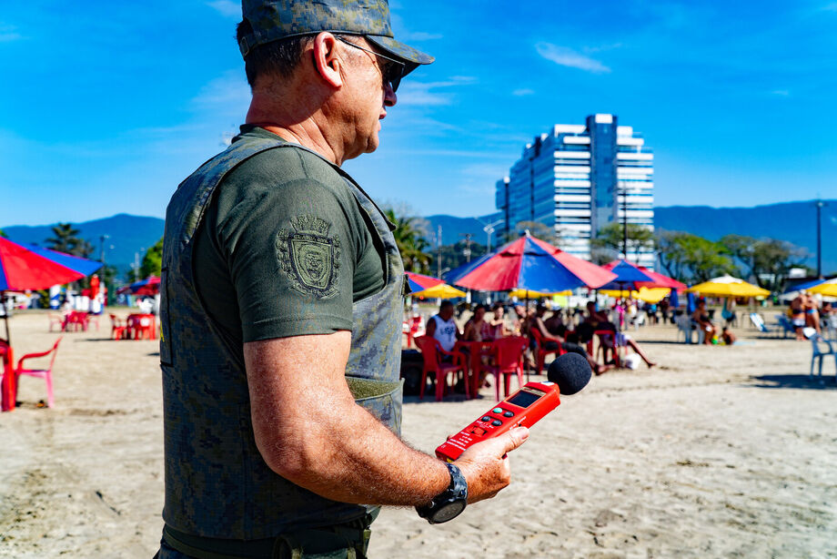 DOA retira 29 caixas de som das praias de Bertioga