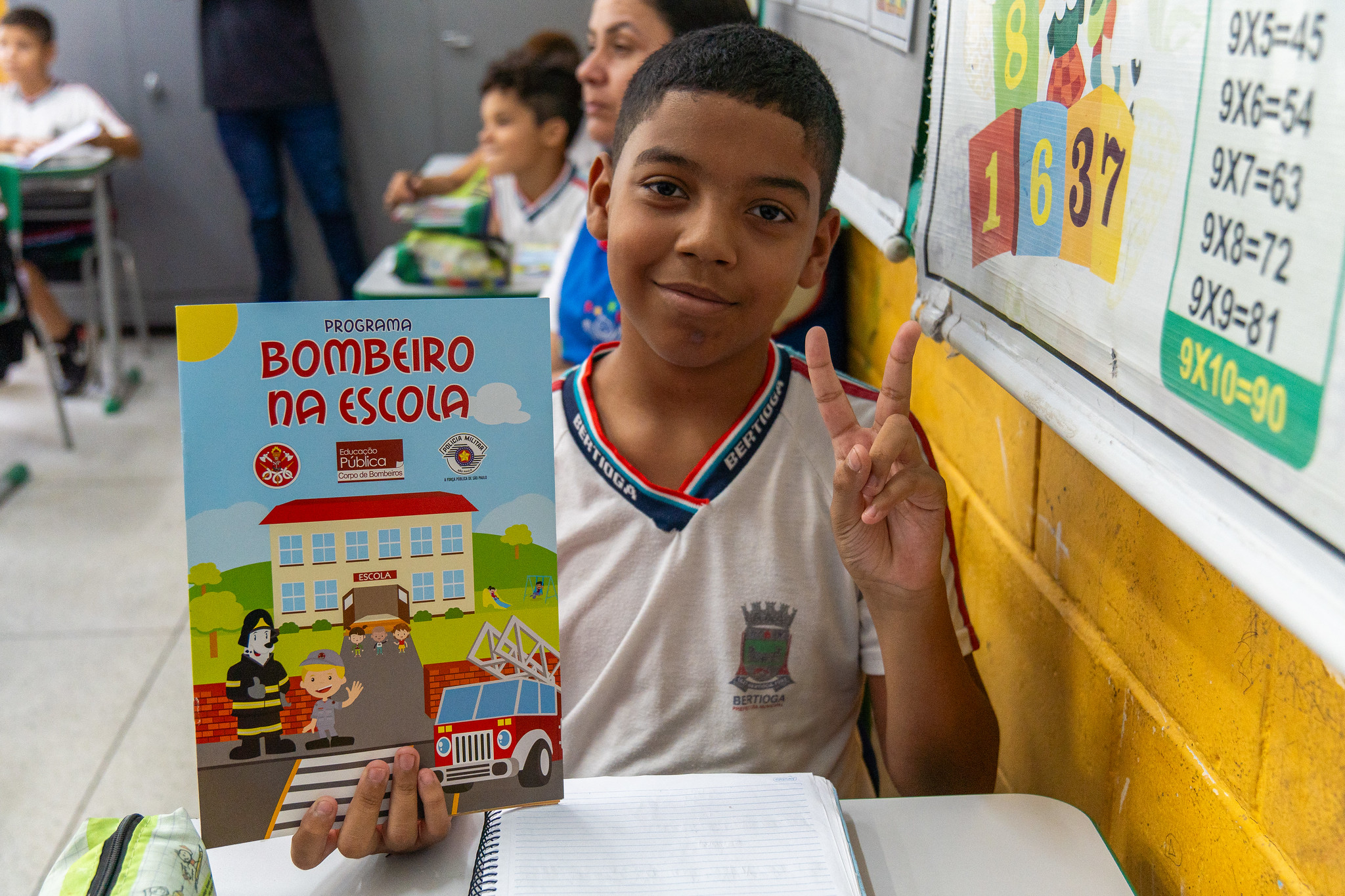 Alunos da rede municipal de Bertioga participam do programa Bombeiro na Escola