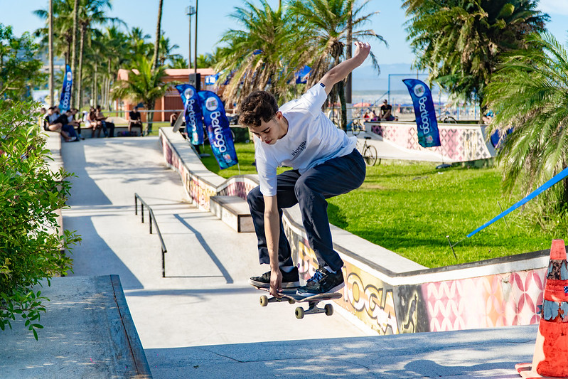 Manobras radicais e solidariedade marcam campeonato de skate em Bertioga